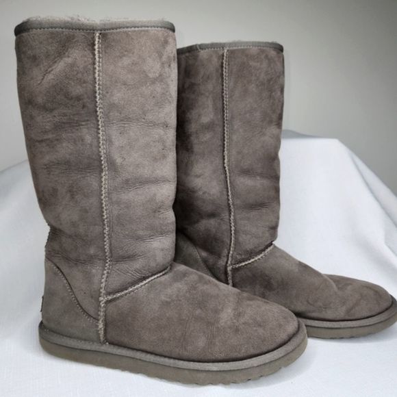 UGG Gray Winter & Rain Boots Sheepskin Women’s 8 - Picture 1 of 13